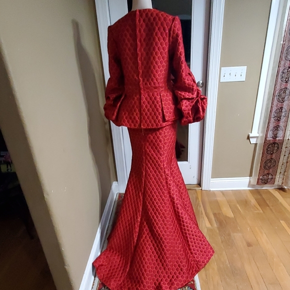Gorgeous Red 2 piece Skirt & blouse - Picture 5 of 11